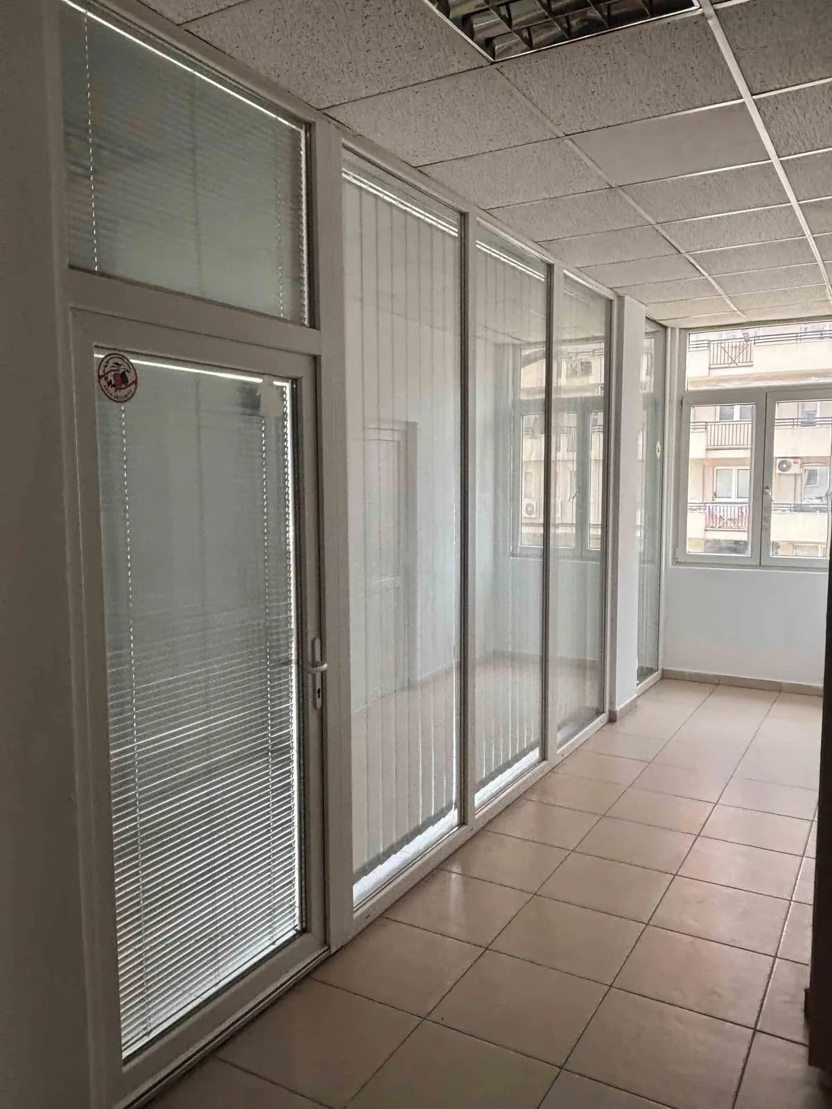 Lokal / zyrë me qira — foto 2 nga 5