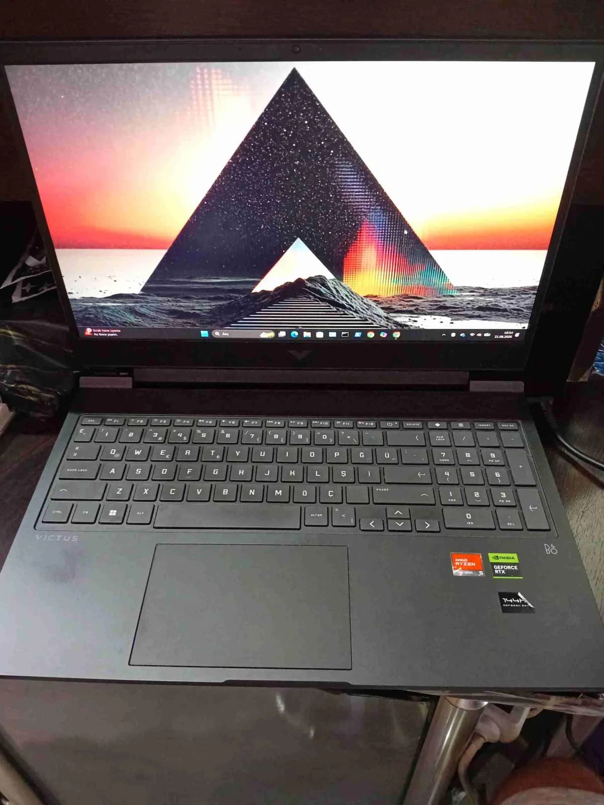 HP Victus 16 RTX 4050 16 Gb Ram 1Tb SSD AMD Ryzen 5 7000 — foto 1 nga 2