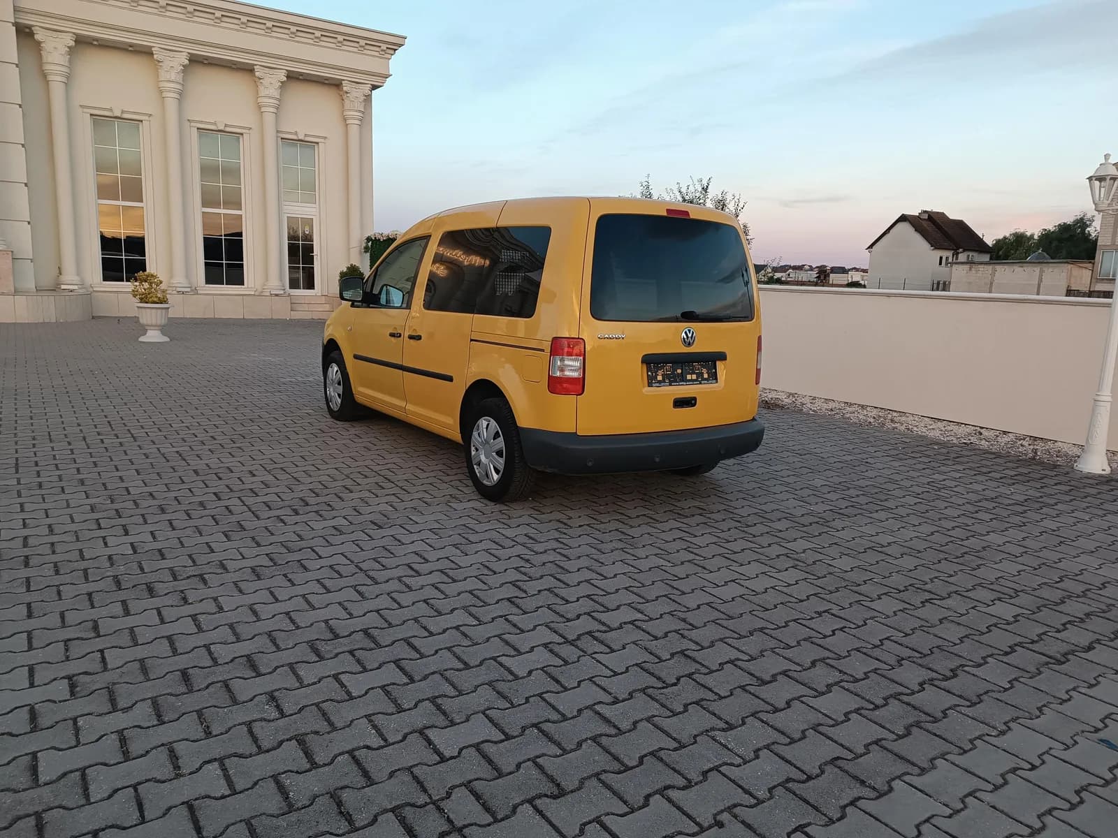 Volkswagen Caddy 2.0 SDI, Viti 2008 — foto 1 nga 8