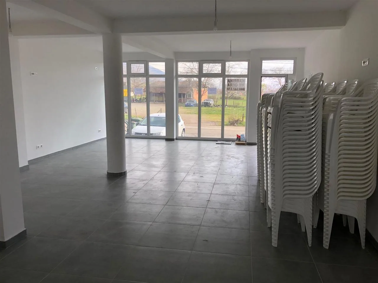 Lokal 100 m2 me qira — foto 2 nga 3