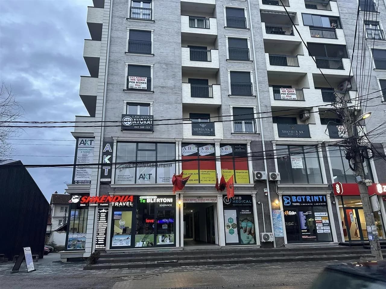 Shitet lokal 36 m² në Gjilan, në qendër të qytetit — foto 1 nga 4