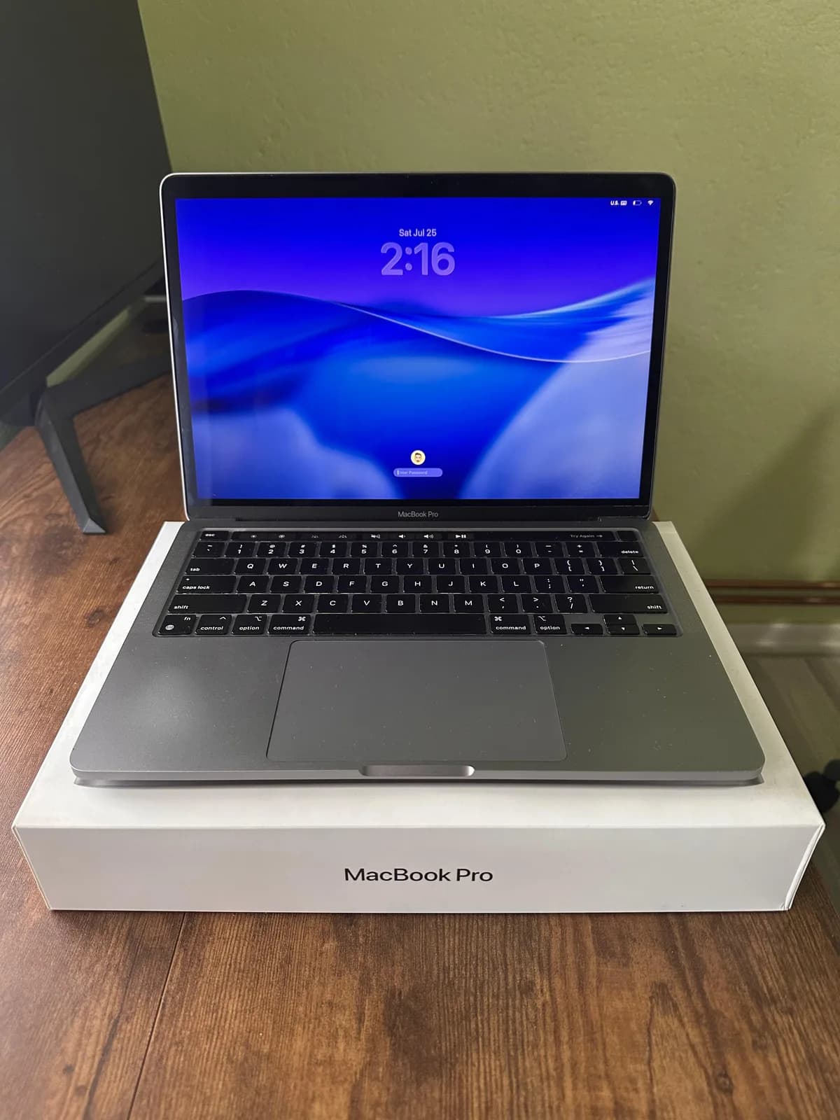 MacBook Pro M1 2021 me Touch Bar — foto 1 nga 6