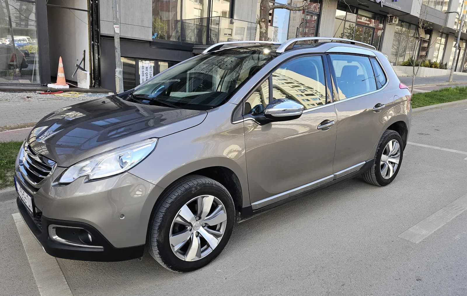 Peugeot 2008 1.6 e-HDi, automatik, 2015 — foto 1 nga 12
