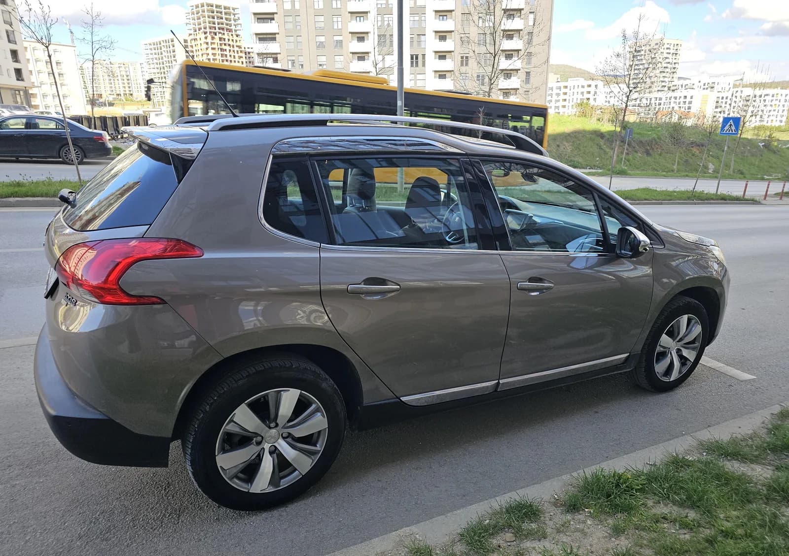 Peugeot 2008 1.6 e-HDi, automatik, 2015 — foto 2 nga 12