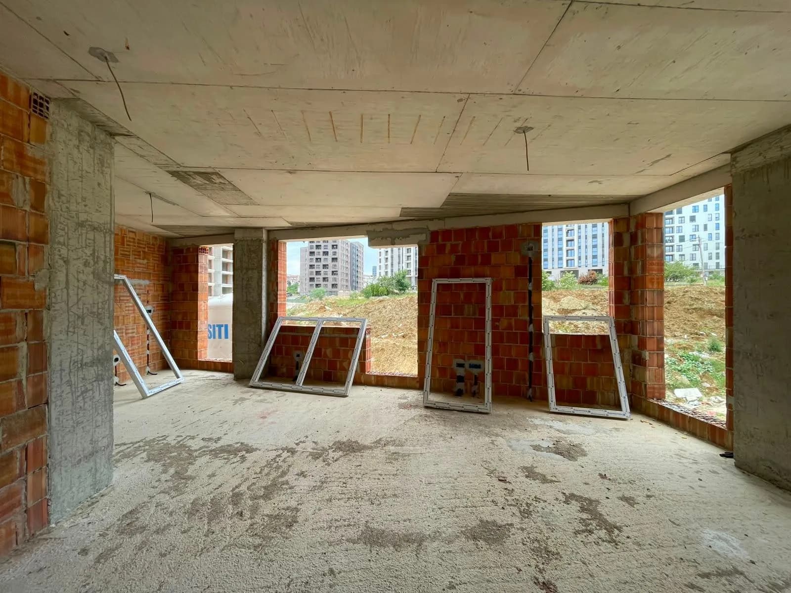 Shitet banesë 3+1, 125 m² neto — foto 1 nga 8