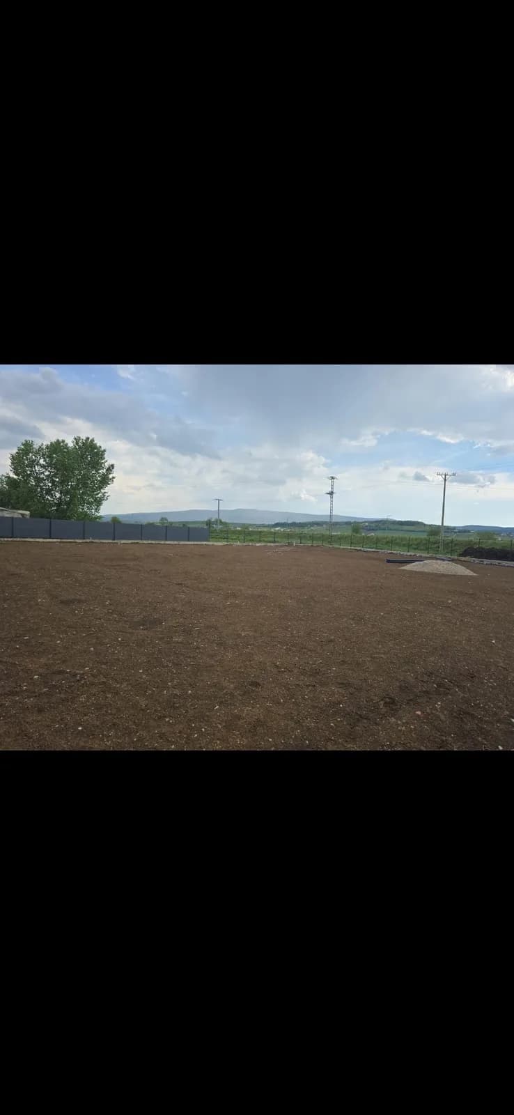 Shitet tokë 880 m² në Vushtrri — foto 1 nga 3
