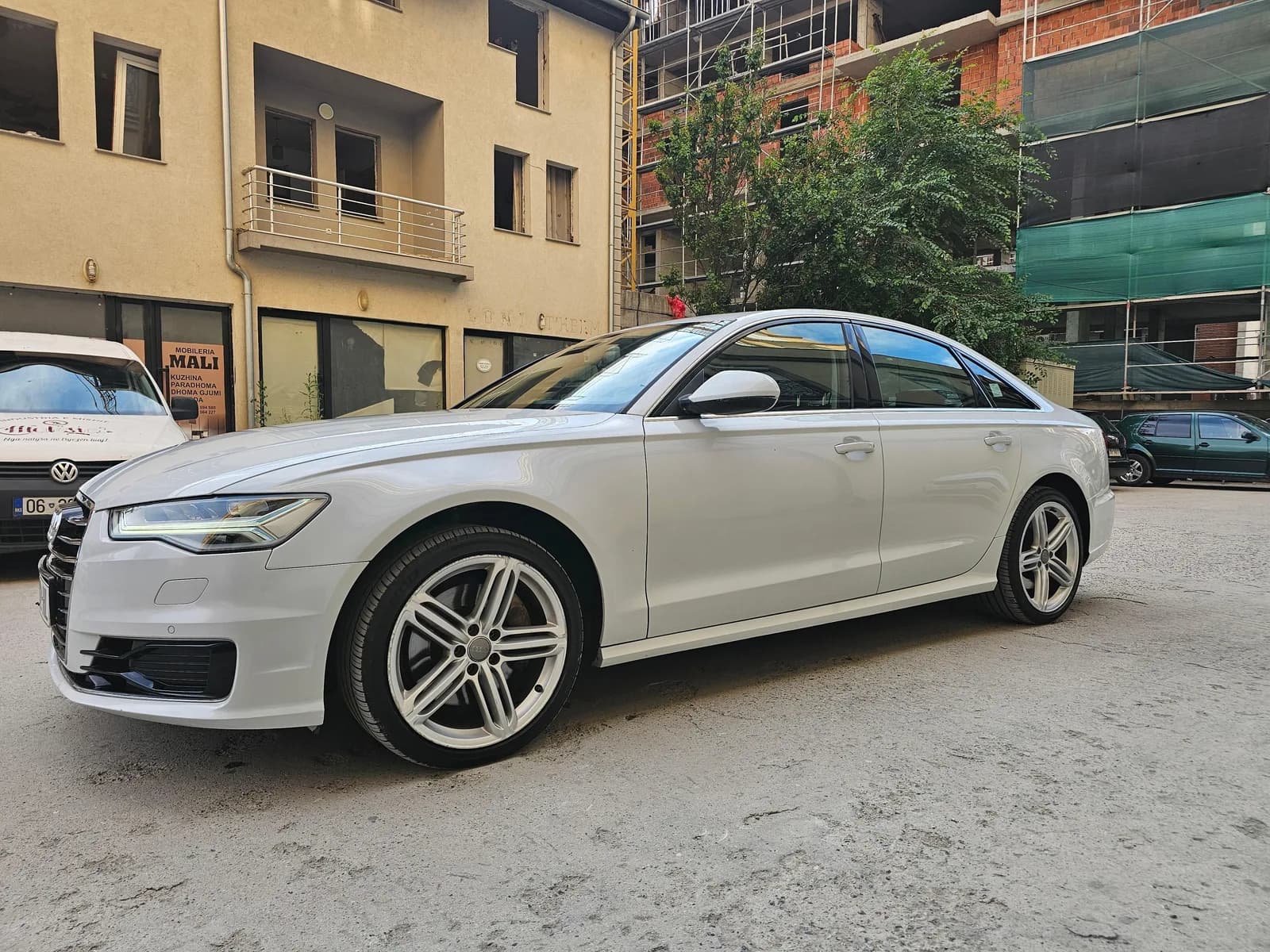 Audi A6 3.0 V6 — foto 1 nga 5