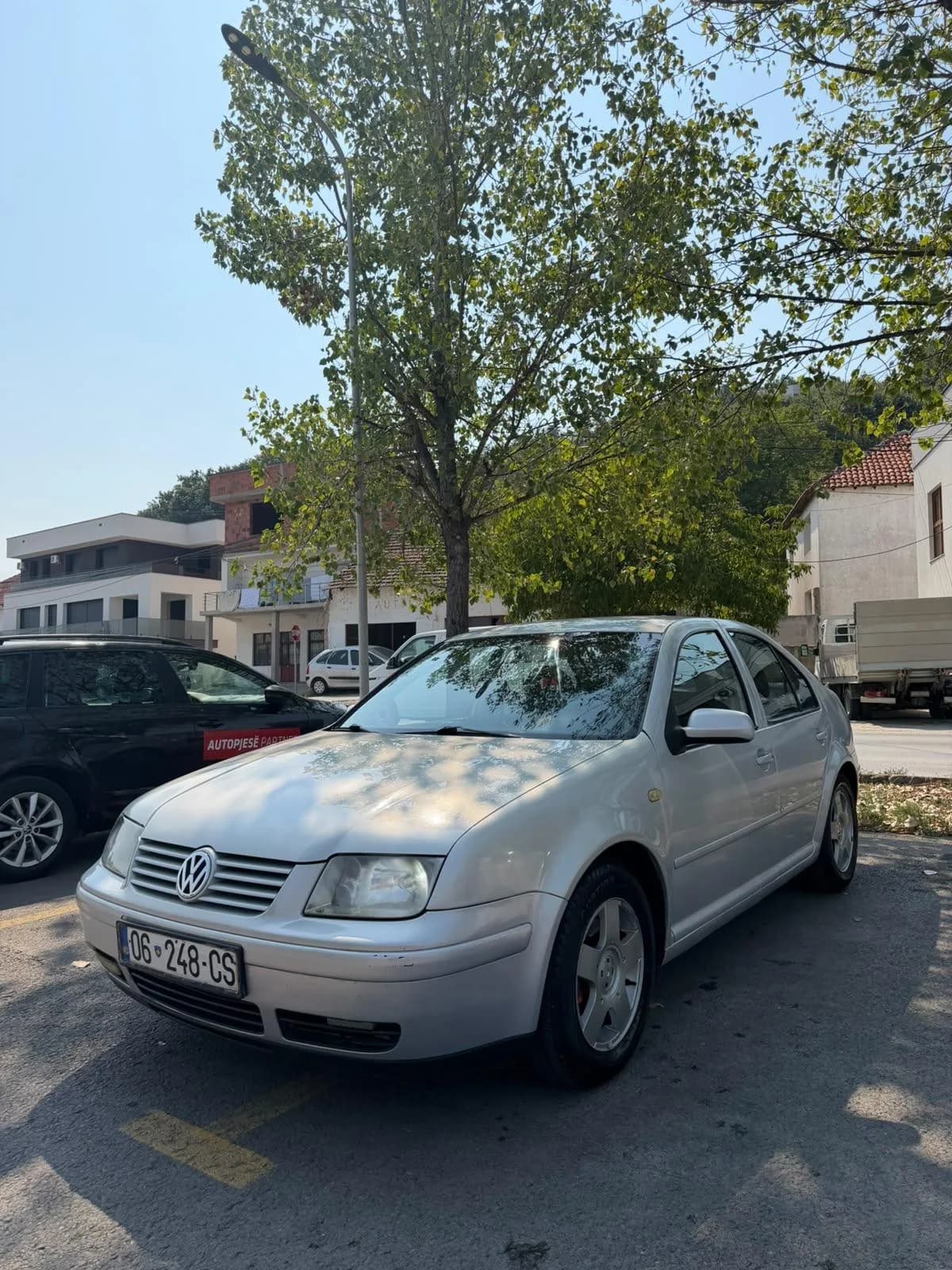 Shitet VW Bora 1.6 benzinë, me klimë funksionale — foto 1 nga 7