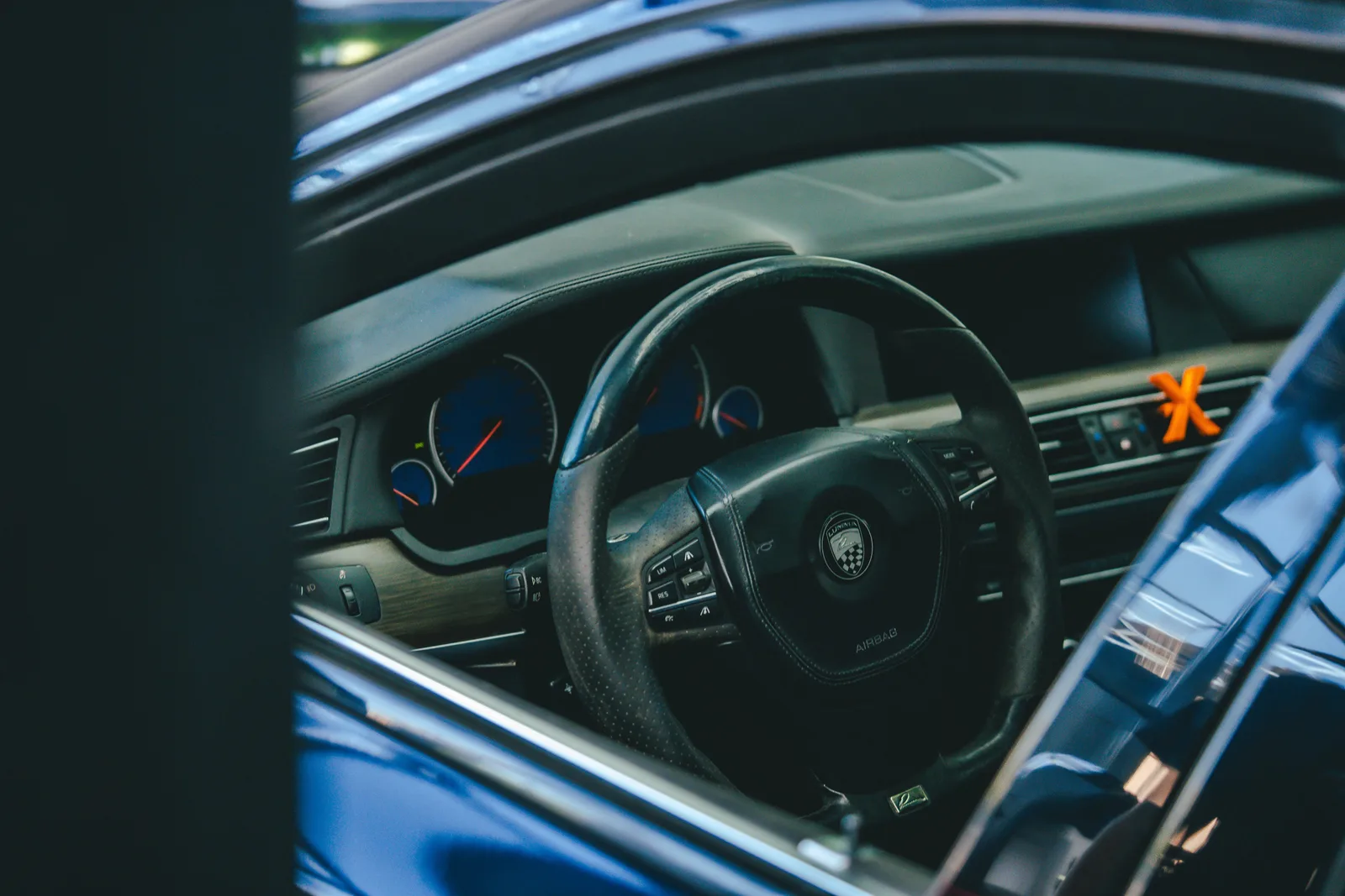 BMW 750i Lumma Edition, 4.4 V8, 560 ps — foto 2 nga 9