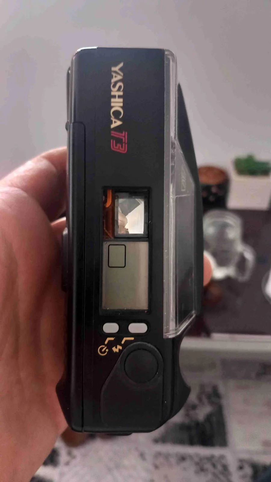 Yashica T3 Super D — aparat fotografik filmik 35 mm, Tessar — foto 2 nga 9