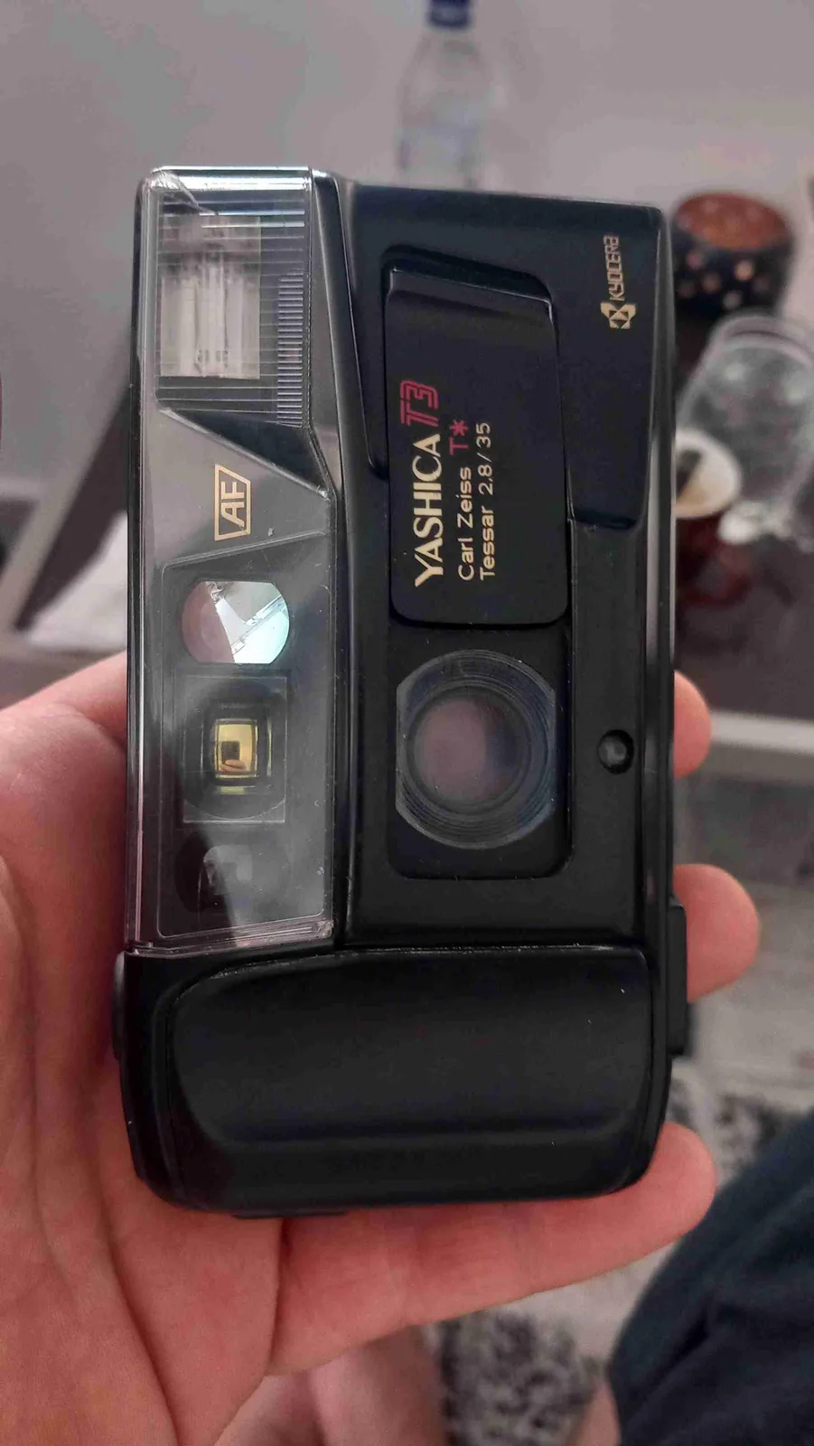 Yashica T3 Super D — aparat fotografik filmik 35 mm, Tessar — foto 1 nga 9
