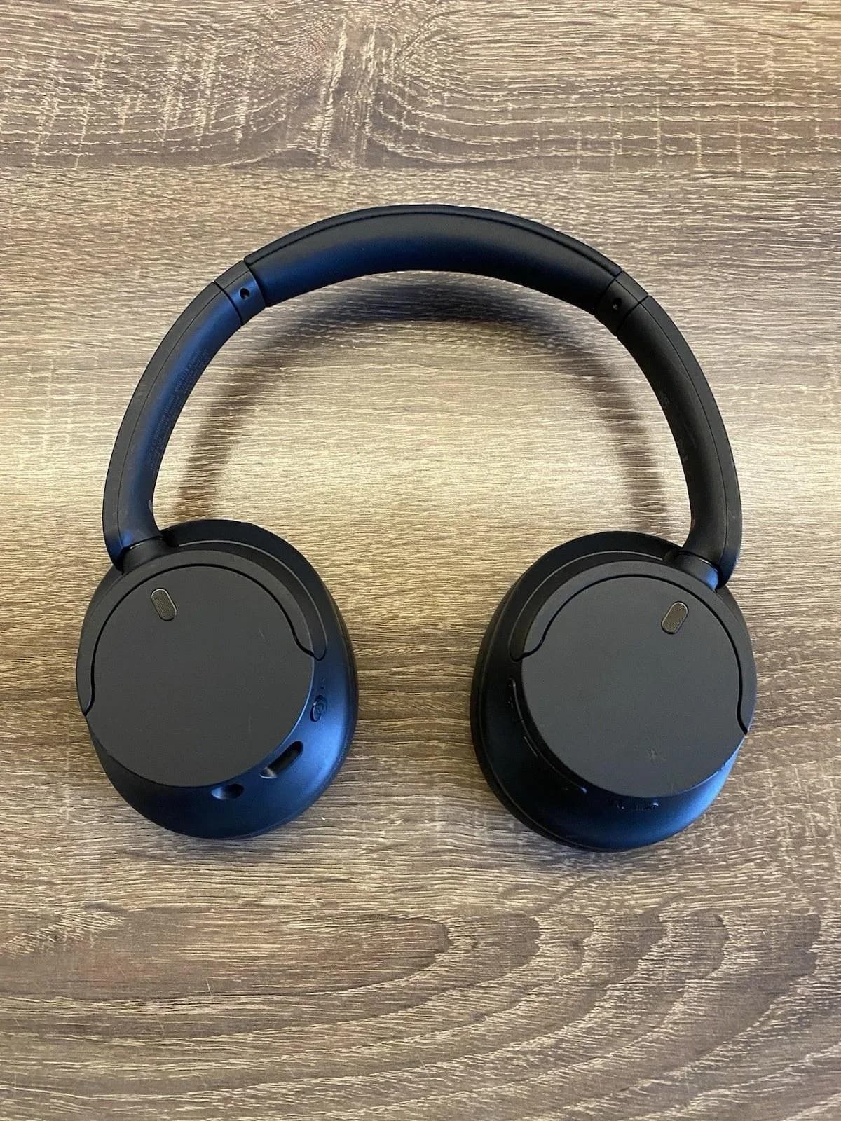 Sony WH-CH720N — kufje me anulim zhurme — foto 1 nga 3