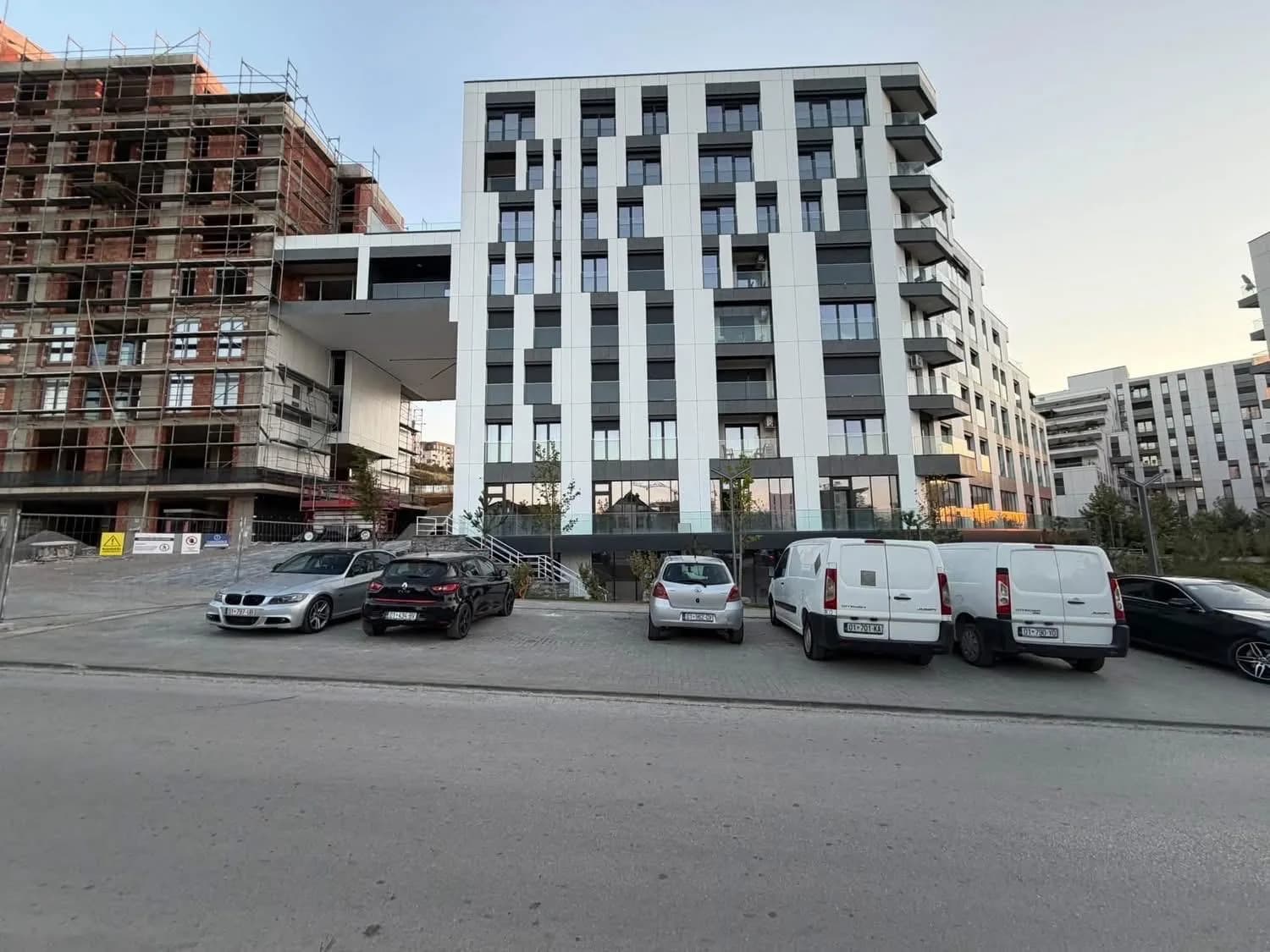 Lokal 195 m² me qira - Kompleksi Linda Premium Residence, Veternik — foto 1 nga 7