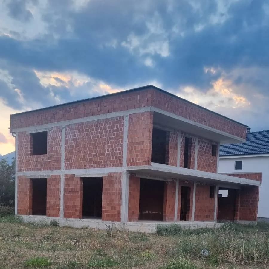 Shtëpi 254 m2 me 5 ari — foto 2 nga 2