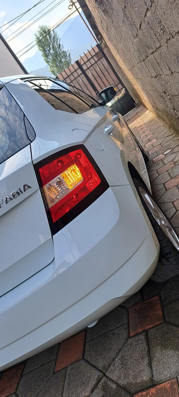 Škoda Fabia 1.4 TDI, 2016 — foto 2 nga 11