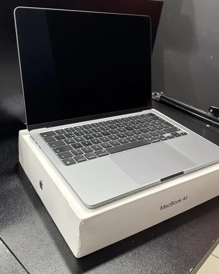 Apple MacBook Air 2024 — foto 1 nga 3