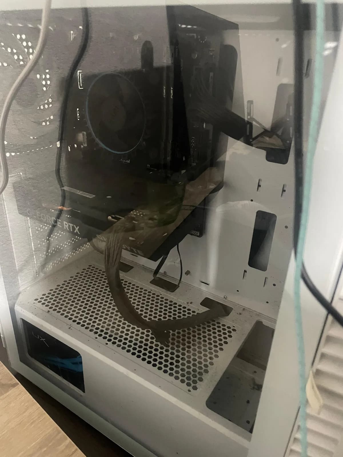 Shitet gaming PC, tastierë gaming dhe karrige gaming — foto 2 nga 8