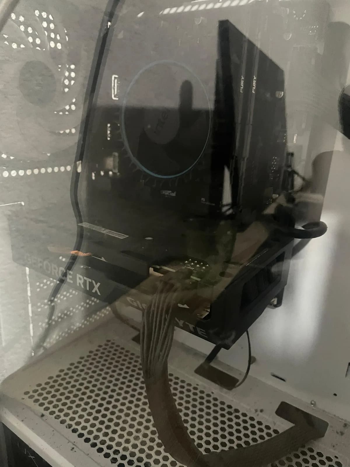 Shitet gaming PC, tastierë gaming dhe karrige gaming — foto 1 nga 8