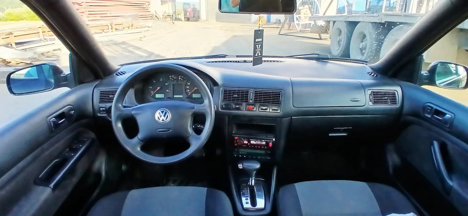 Volkswagen Golf 4 1.9 TDI Automatik — foto 1 nga 7