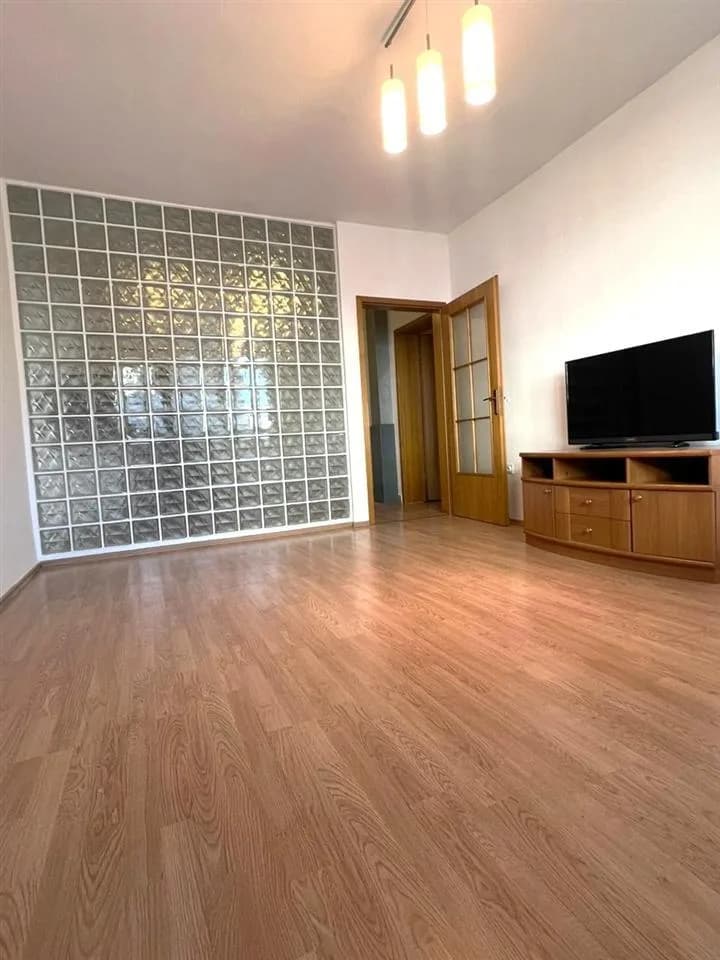 Zyre 91 m2 me qira në Pejton — foto 1 nga 8