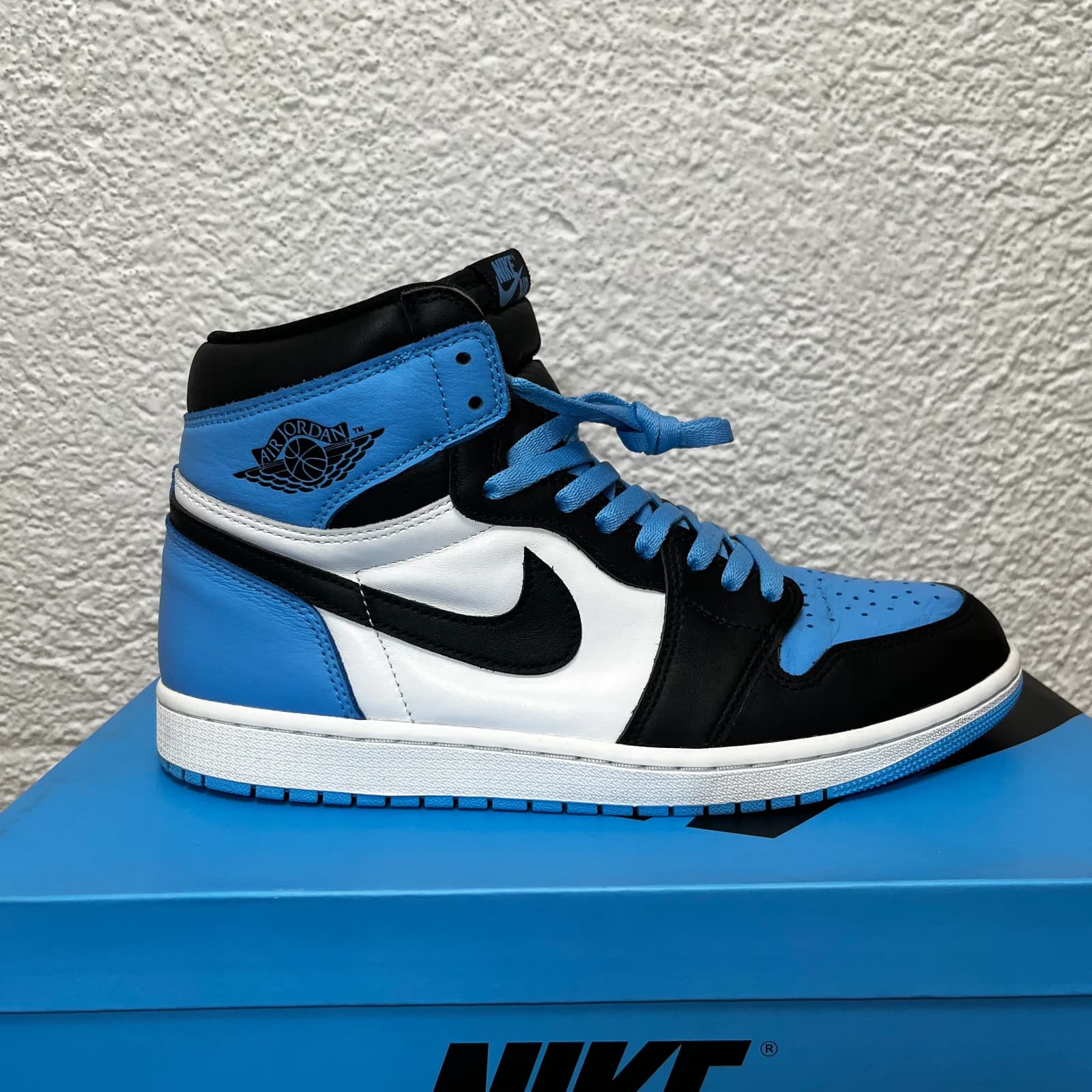 Atlete - Air Jordan 1 High OG Unc Toe — foto 1 nga 10