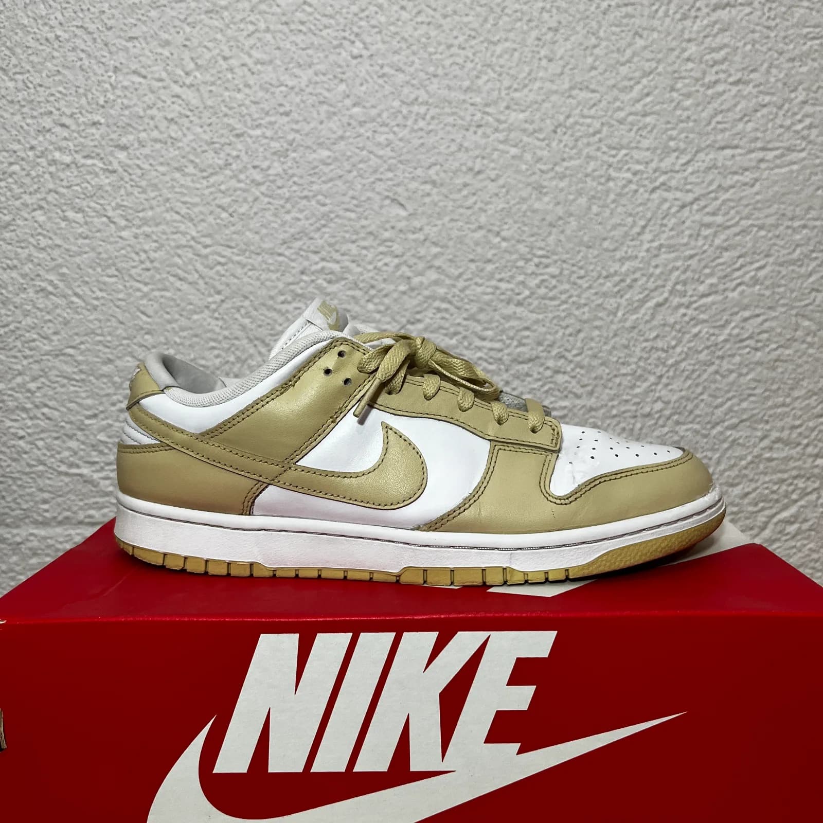 Atlete - Nike Dunk Low "Team Gold" - Nr. 44.5 — foto 1 nga 8