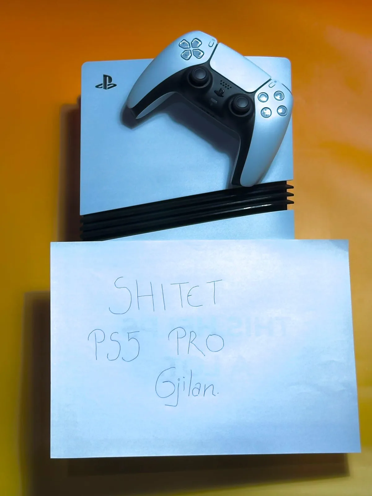 Shitet PS5 Pro në gjendje si e re — foto 1 nga 3
