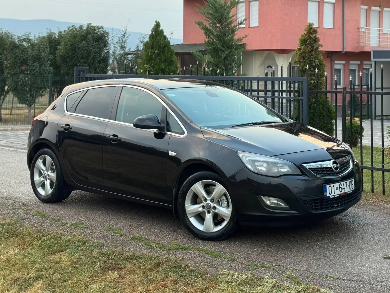 Opel Astra 1.7 CDTI, 2010 — foto 1 nga 11