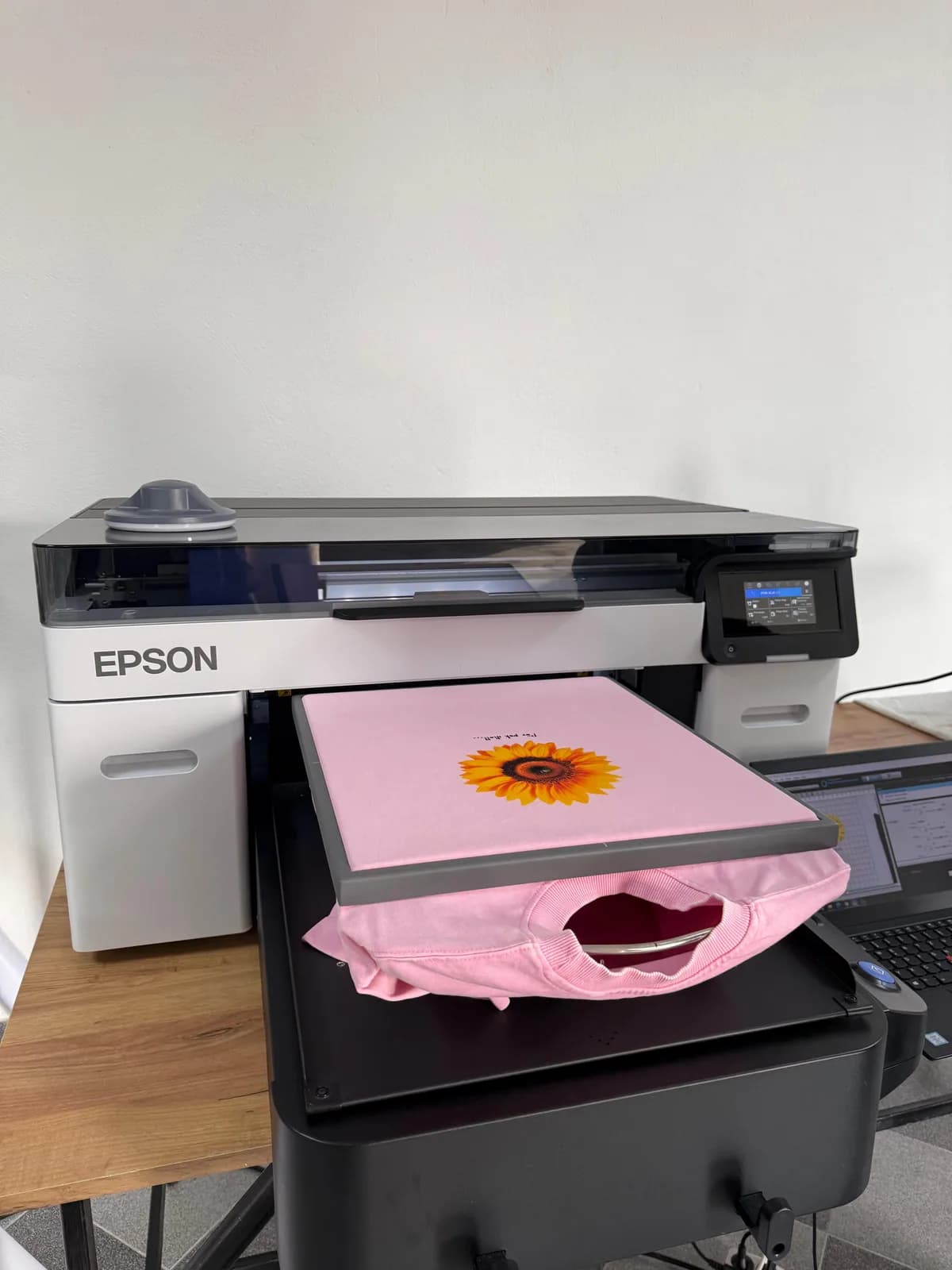 Printer DTG dhe makinë qendisjeje — foto 1 nga 7