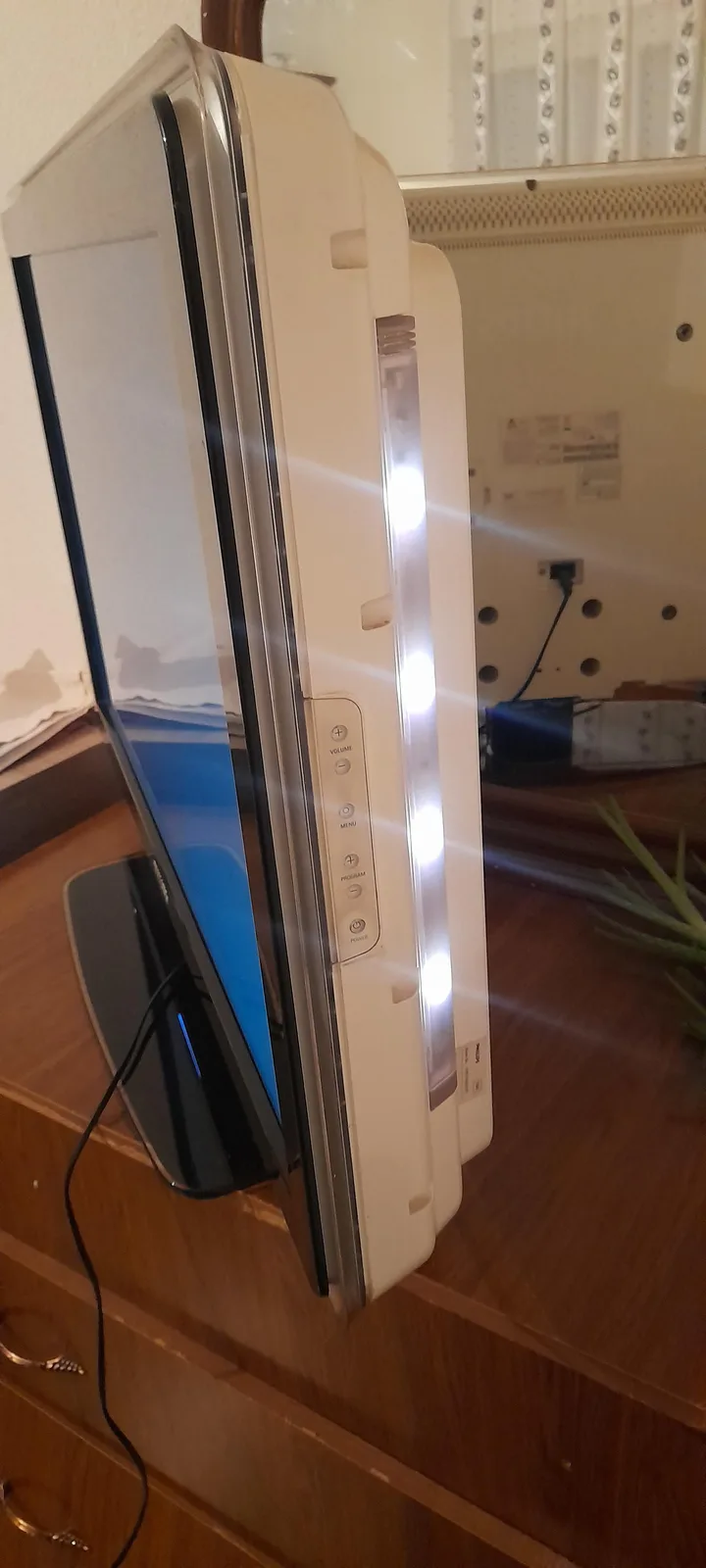 TV Philips 37" me drita LED — foto 1 nga 6