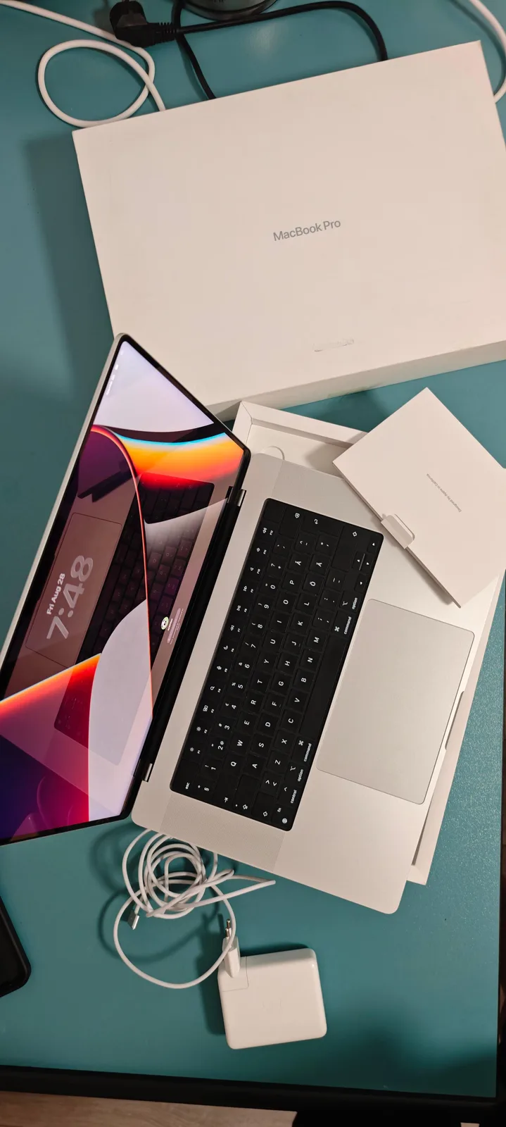 Apple MacBook Pro 16", M3 Pro, 500 GB SSD — foto 1 nga 4