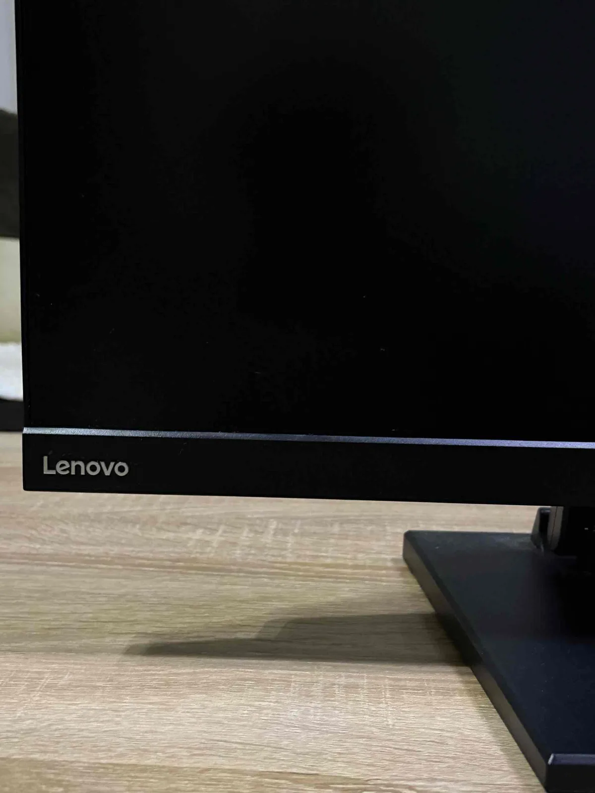 Lenovo ThinkVision T23i-10 – monitor 23" Full HD IPS — foto 2 nga 5