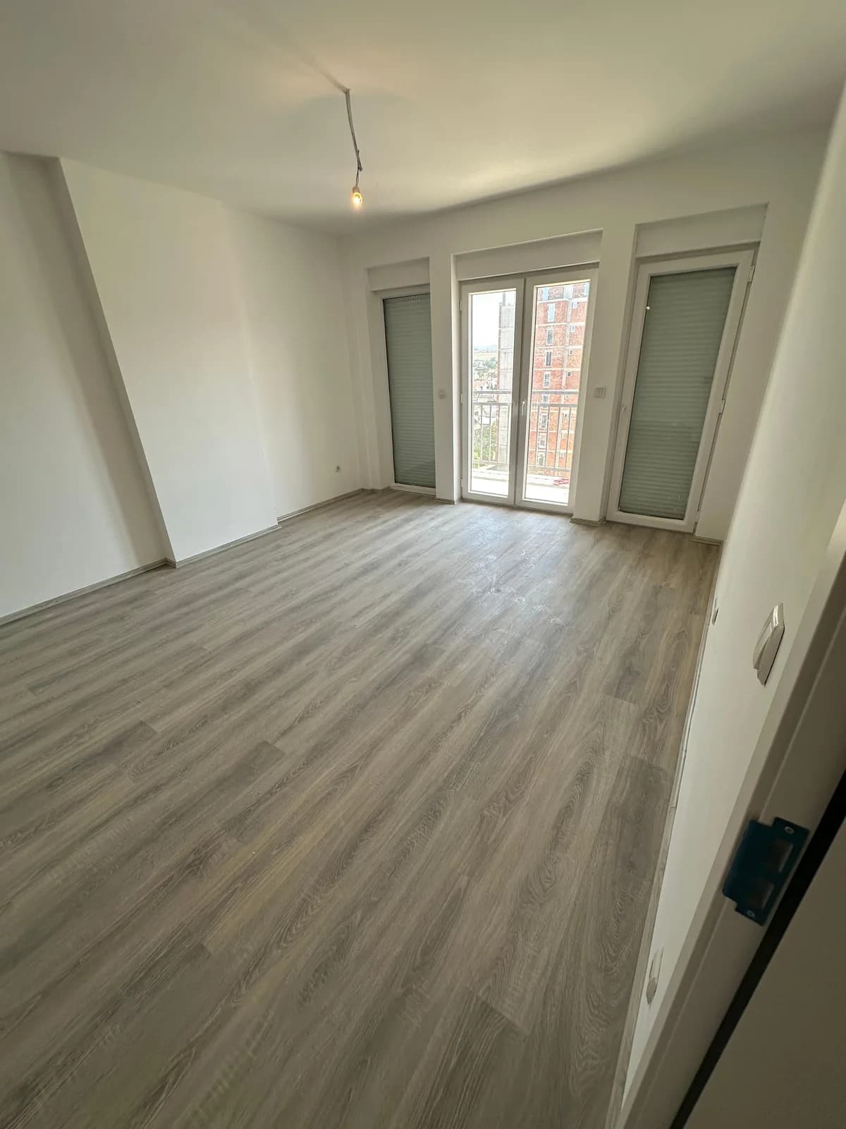 Shiten urgjent banesat 2 dhe 3 dhomëshe - Fushë Kosovë — foto 2 nga 9