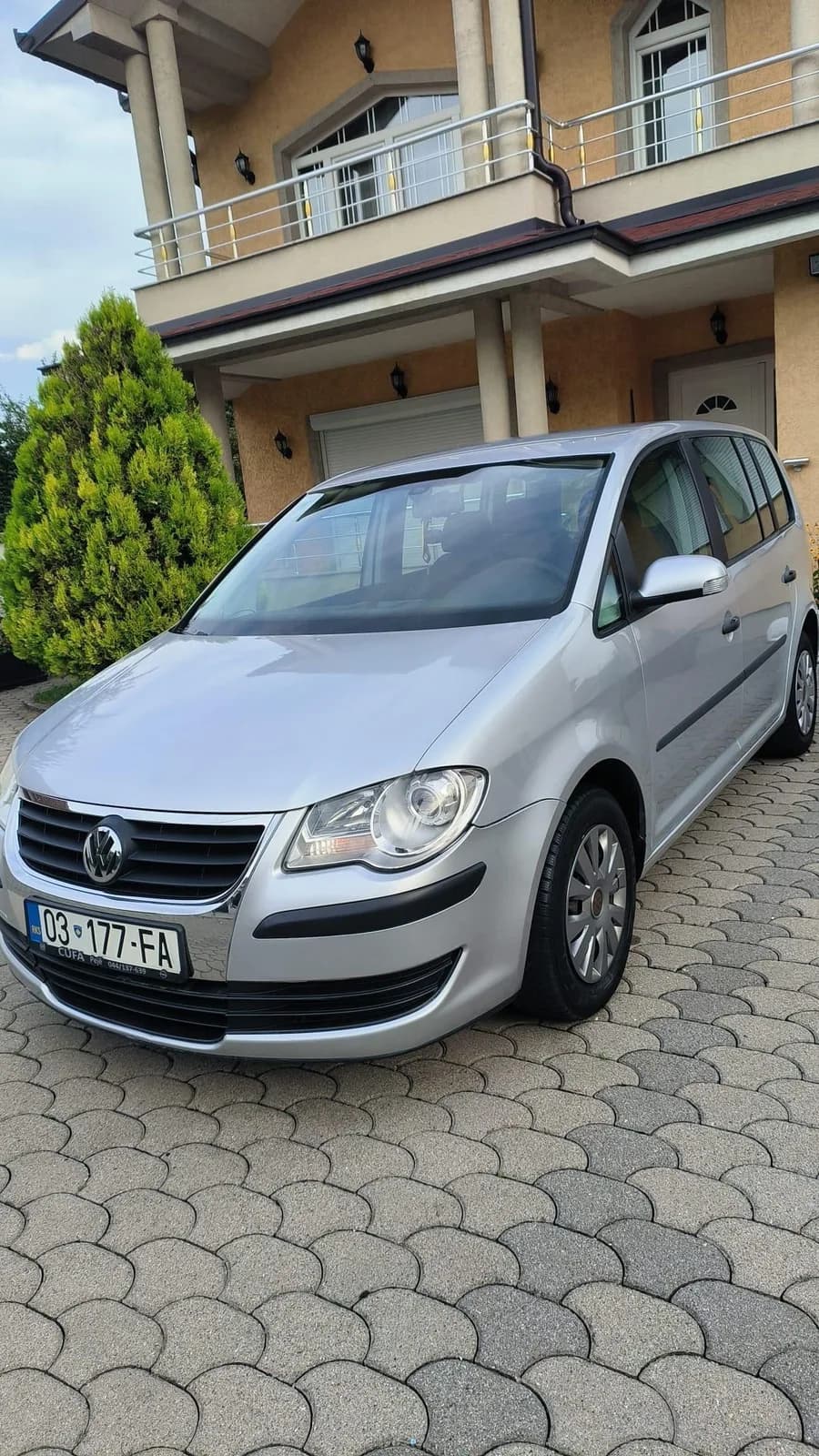 VW Touran 1.9, Naftë, Viti 2007 — foto 1 nga 7