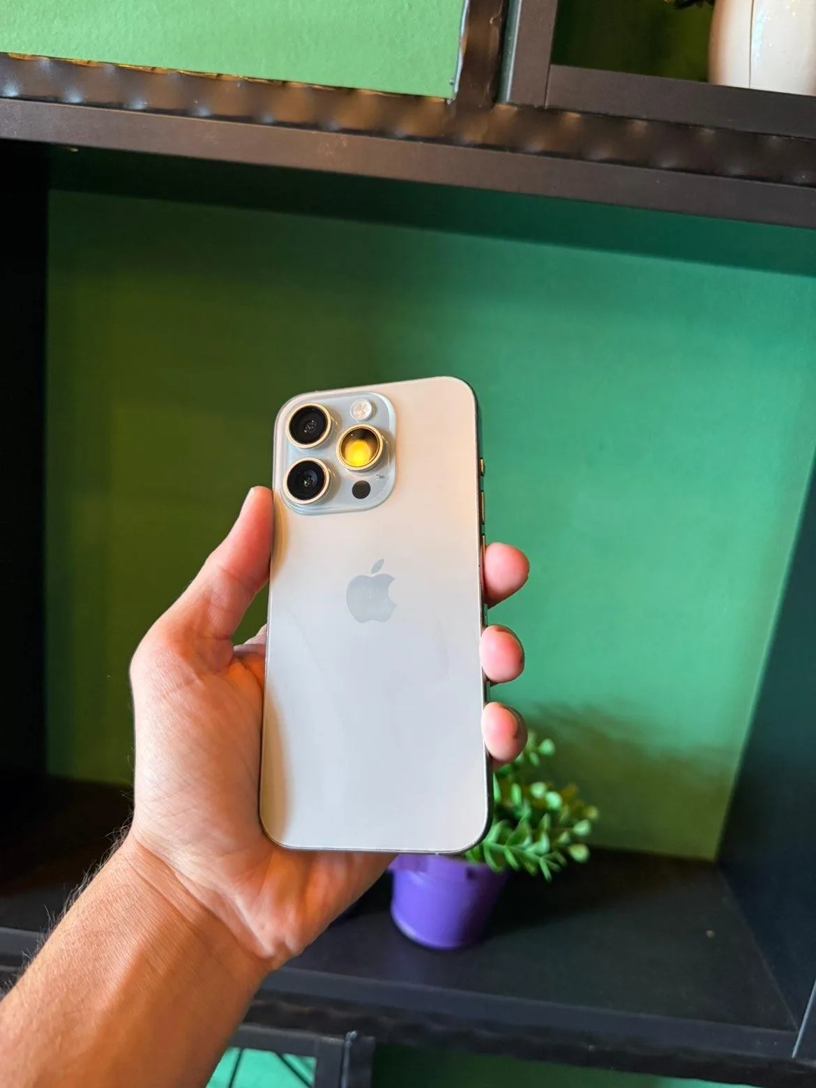 iPhone 15 Pro CE, 256 GB — foto 1 nga 3