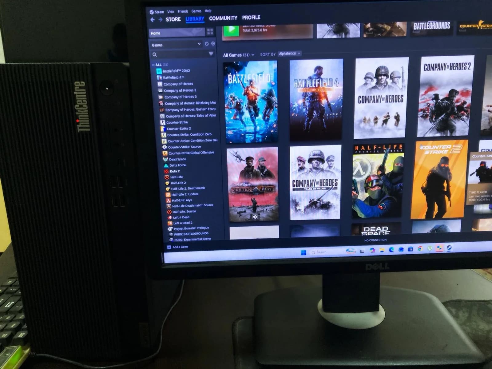 Gaming PC me monitor Dell — foto 1 nga 4