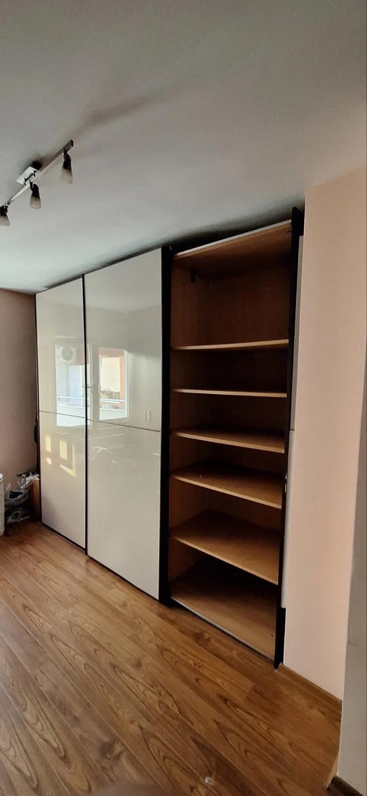Shitet garderobë për tesha — foto 2 nga 4