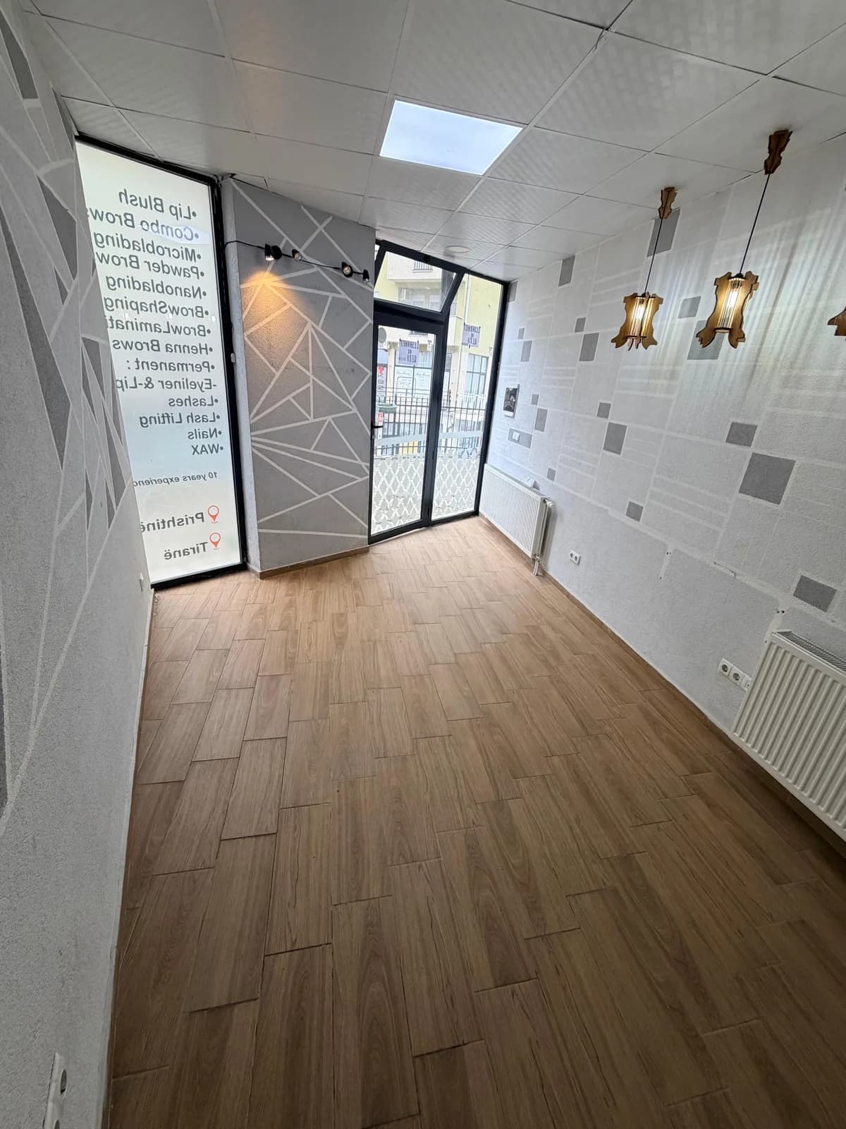 Lokal 20 m2 me qira prapa Royal Mall. — foto 2 nga 6