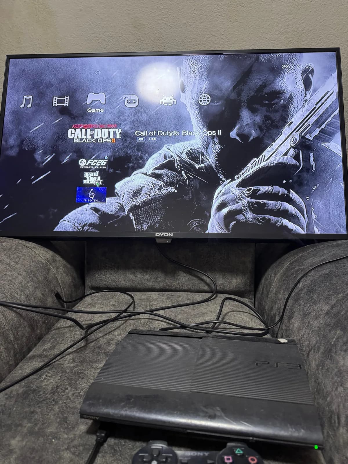 PS3 Super Slim — foto 1 nga 2