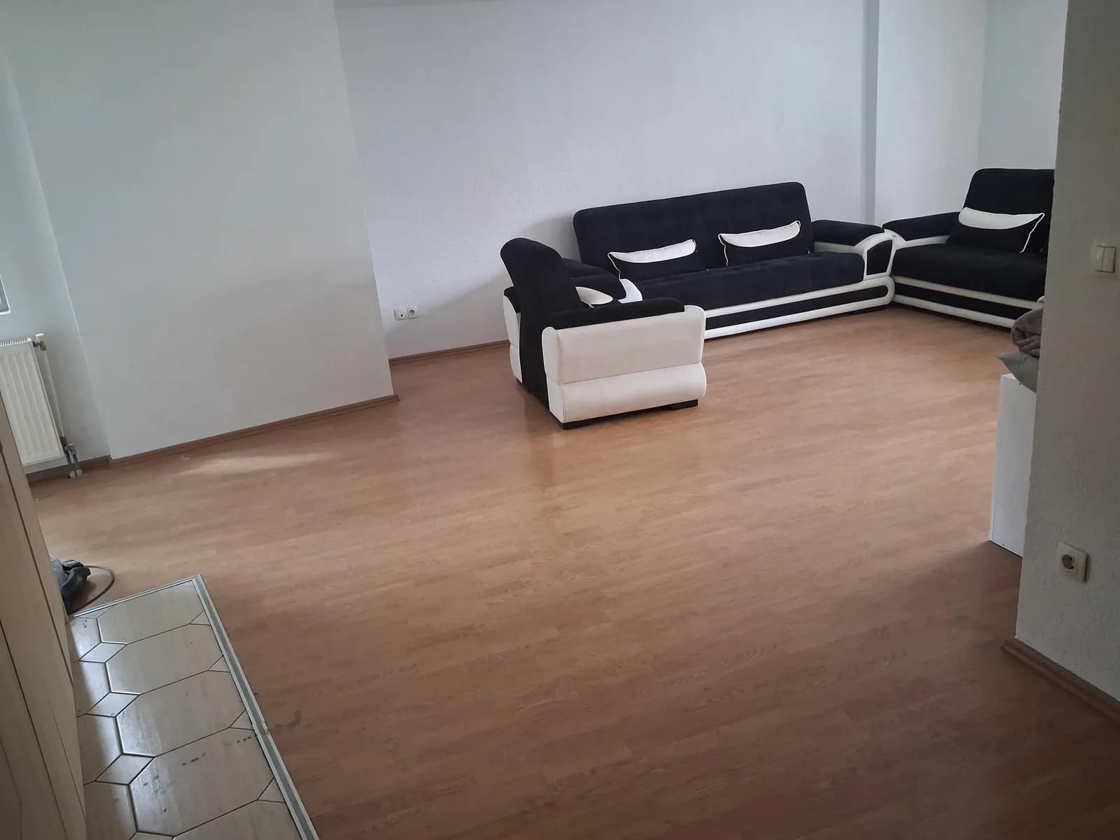 Banesë 3+1 me qira, përballë Mentori Center — foto 2 nga 11
