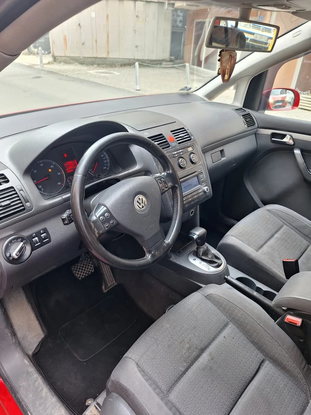 VW Touran 2.0 TDI DSG, automatik, me targa të huaja — foto 2 nga 5