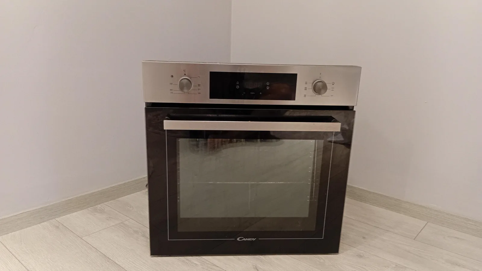 Shes furrën elektrike — foto 1 nga 3
