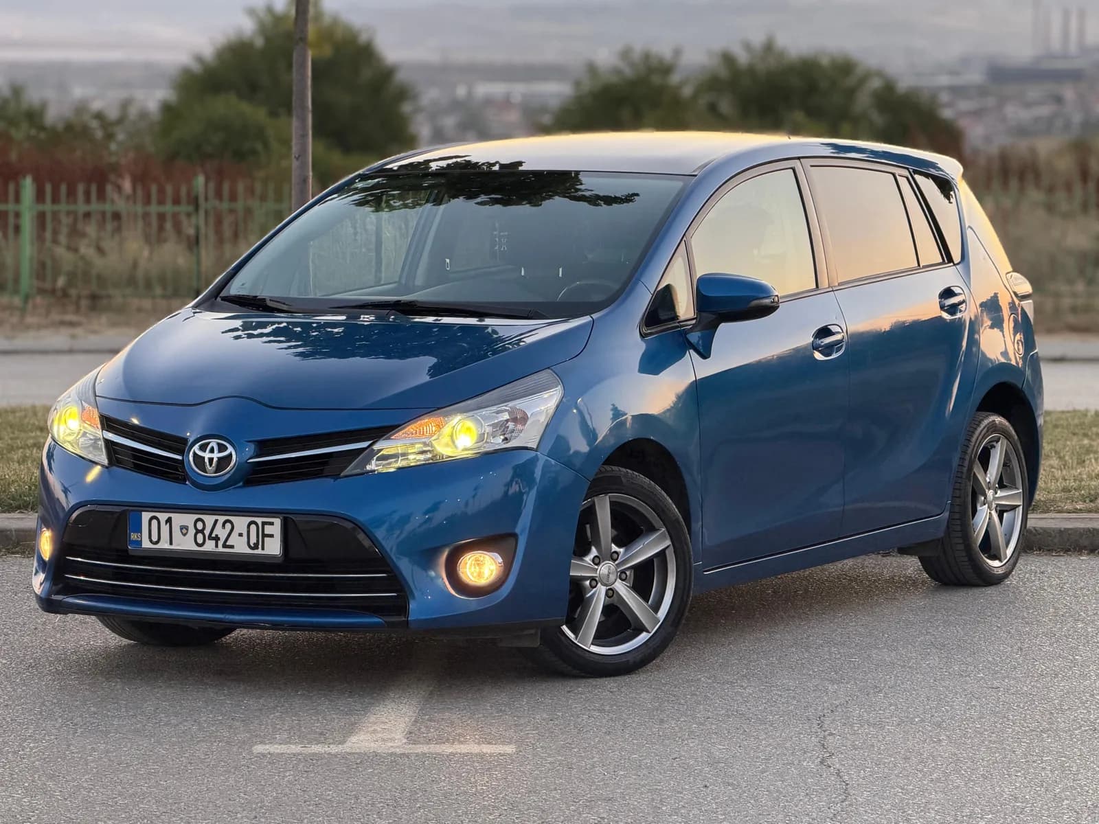 Toyota Verso 1.6 naftë, 2014, manual — foto 2 nga 10