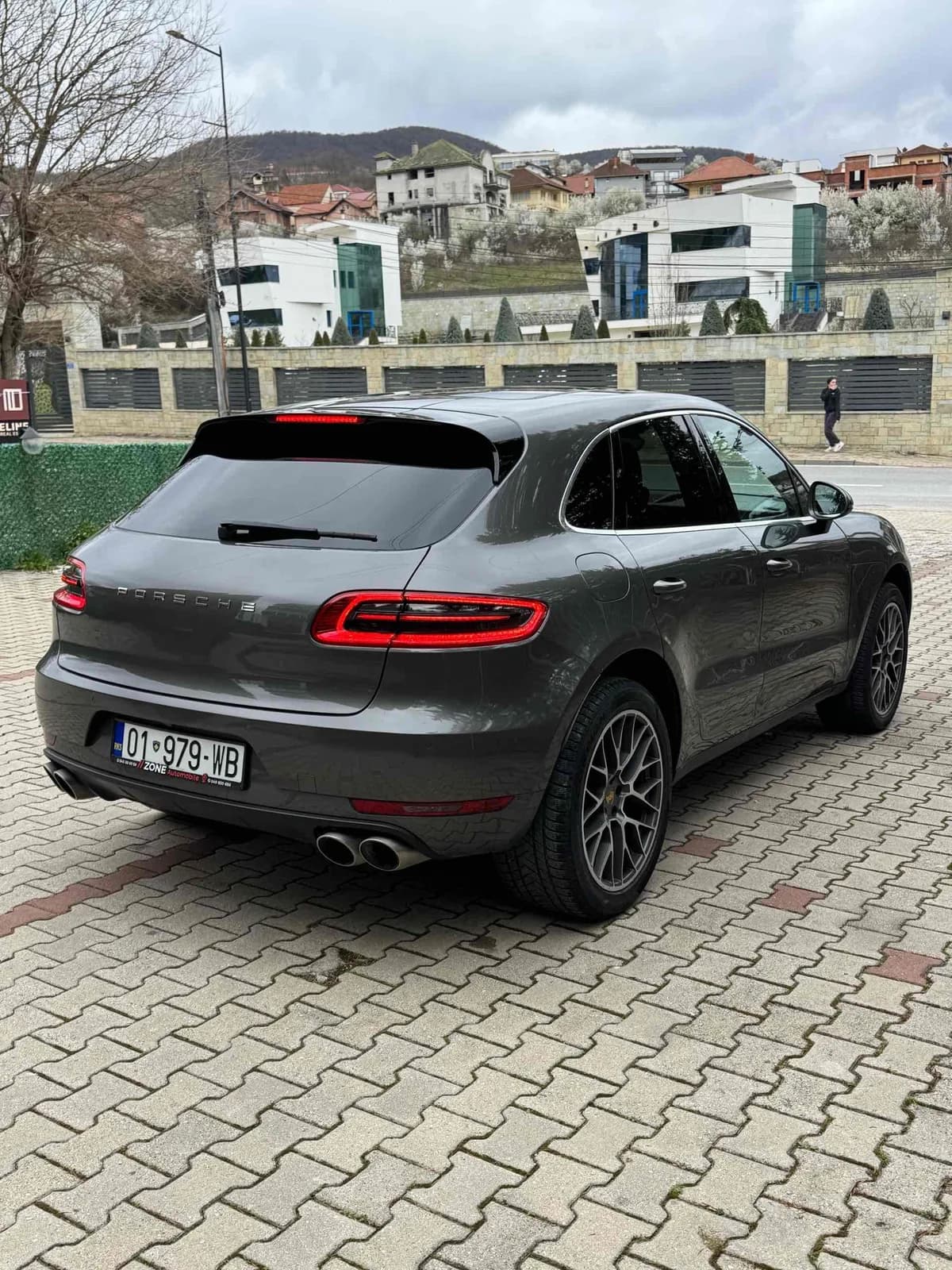Porsche 3.0 naftë nga Zvicra — foto 1 nga 3