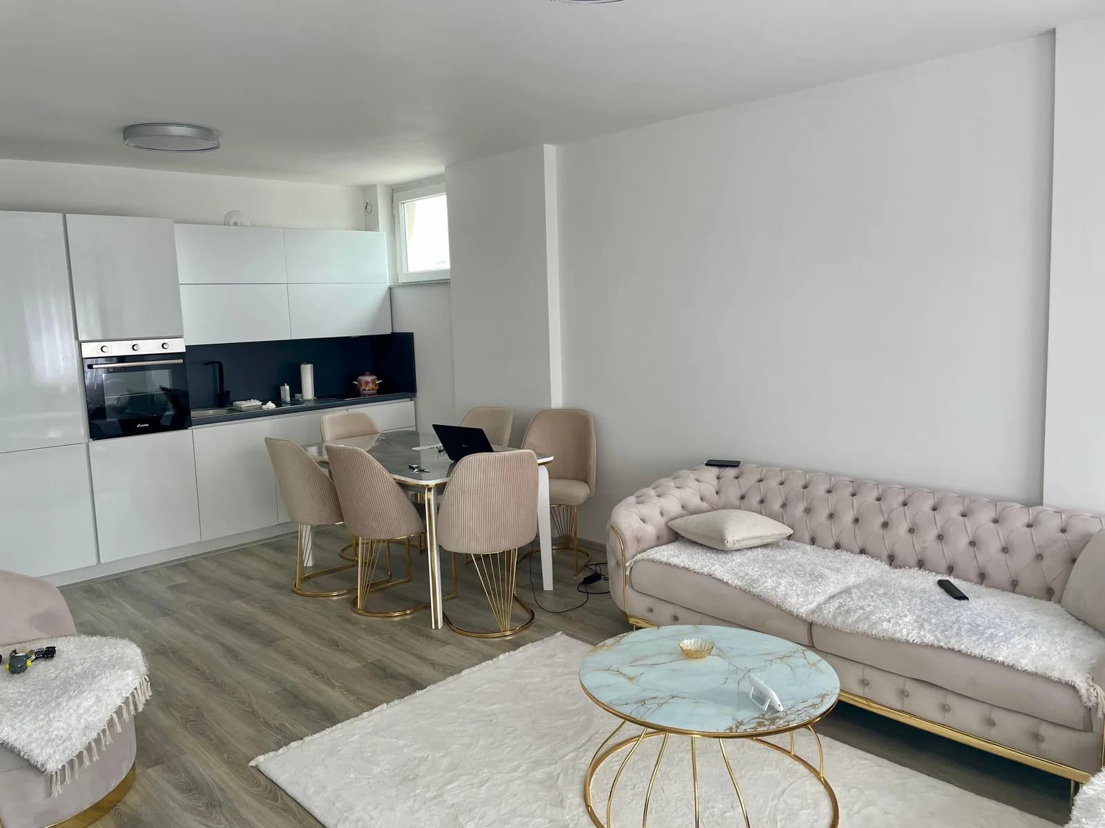 Banesë e re 95 m² në shitje, e mobiluar - Fushë Kosovë — foto 1 nga 12
