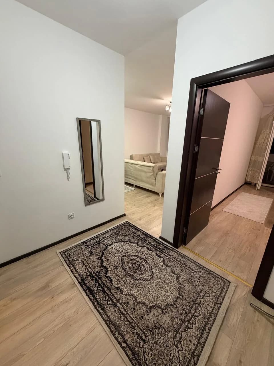 Banesë me qira 66 m², mbrapa Royal Mallit — foto 2 nga 9
