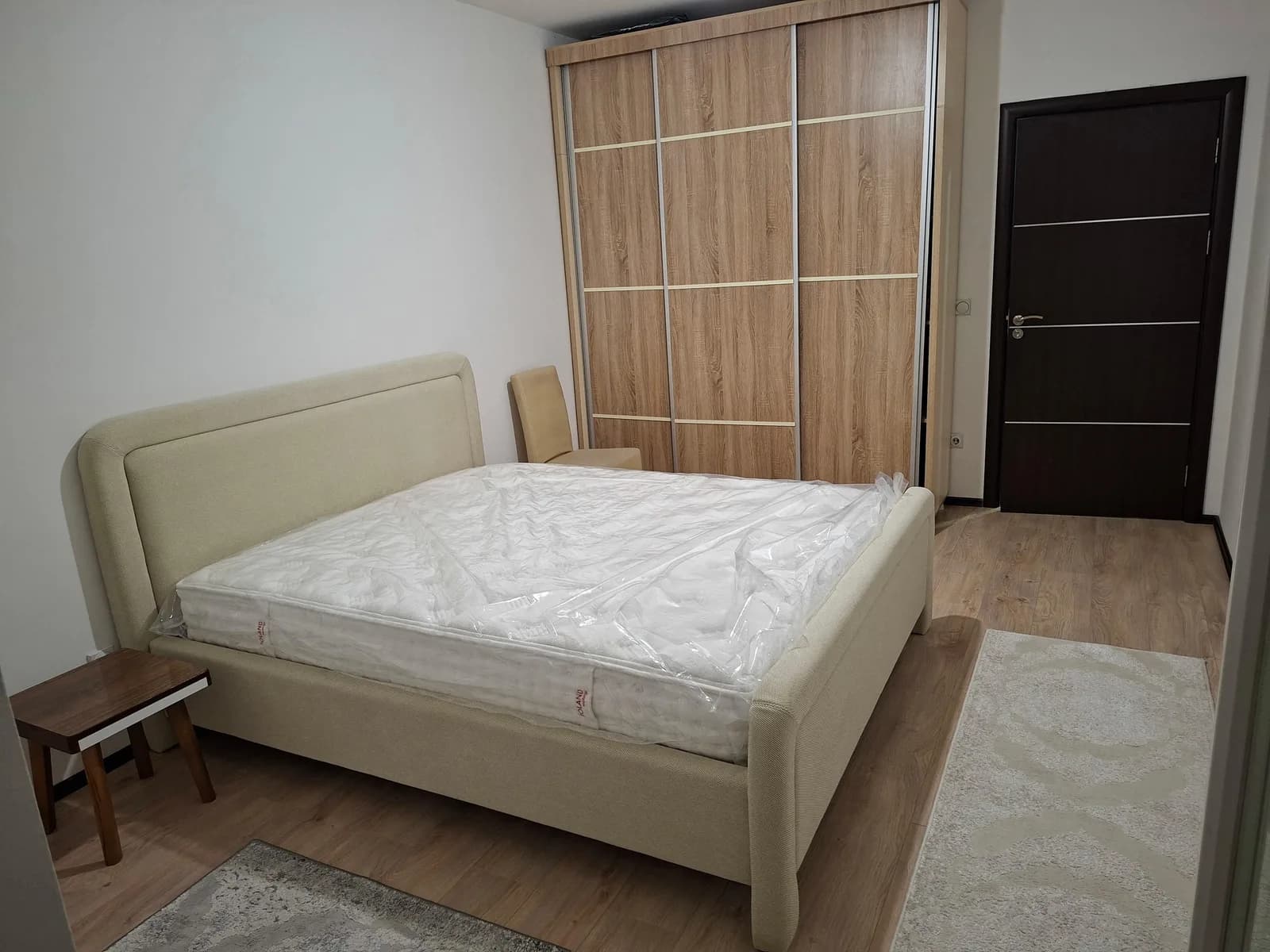 Banesë me qira 66 m², mbrapa Royal Mallit — foto 1 nga 9