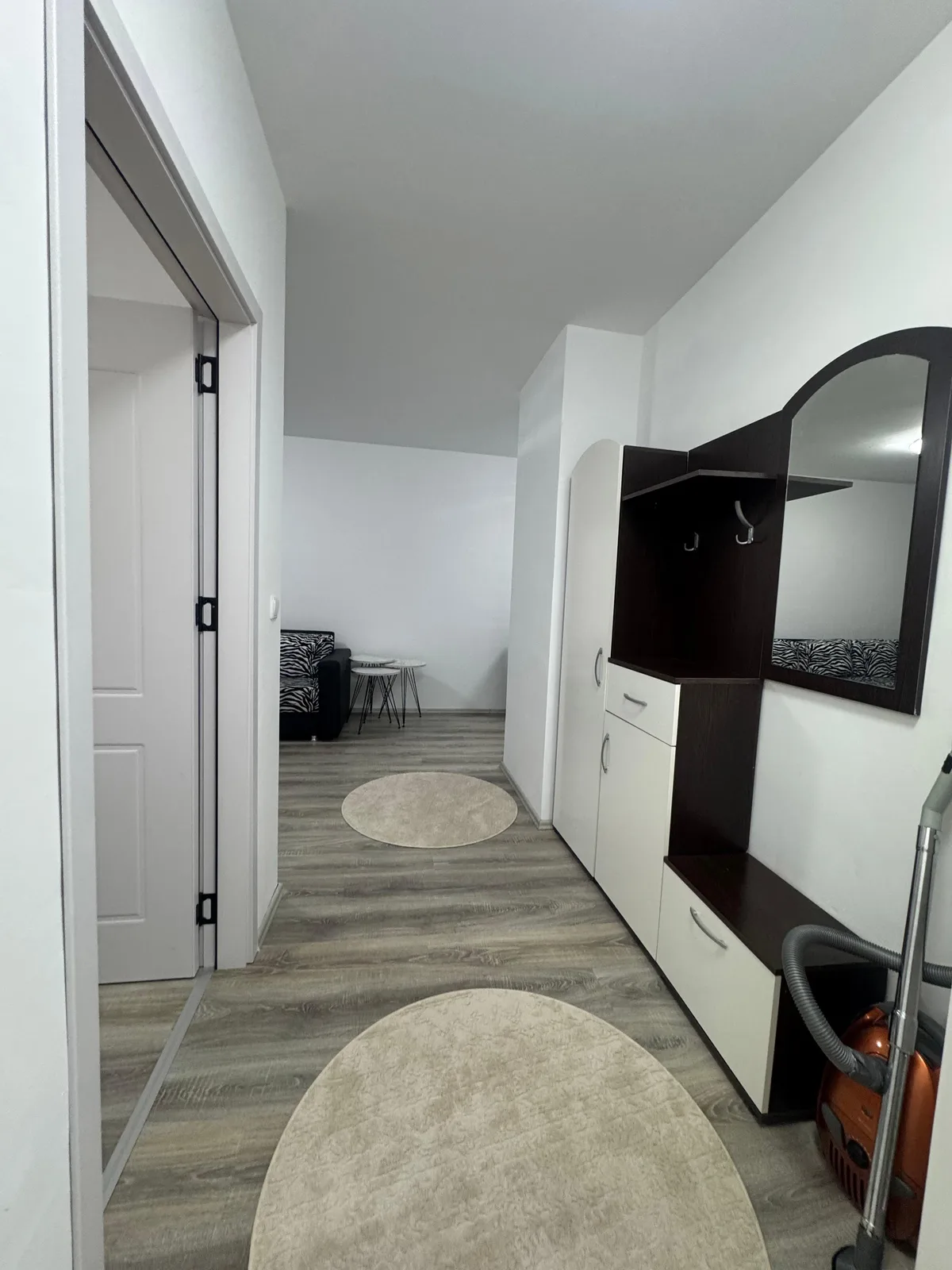 Banesë 60 m2 me qira në Rrugën Tahir Zemaj — foto 2 nga 6