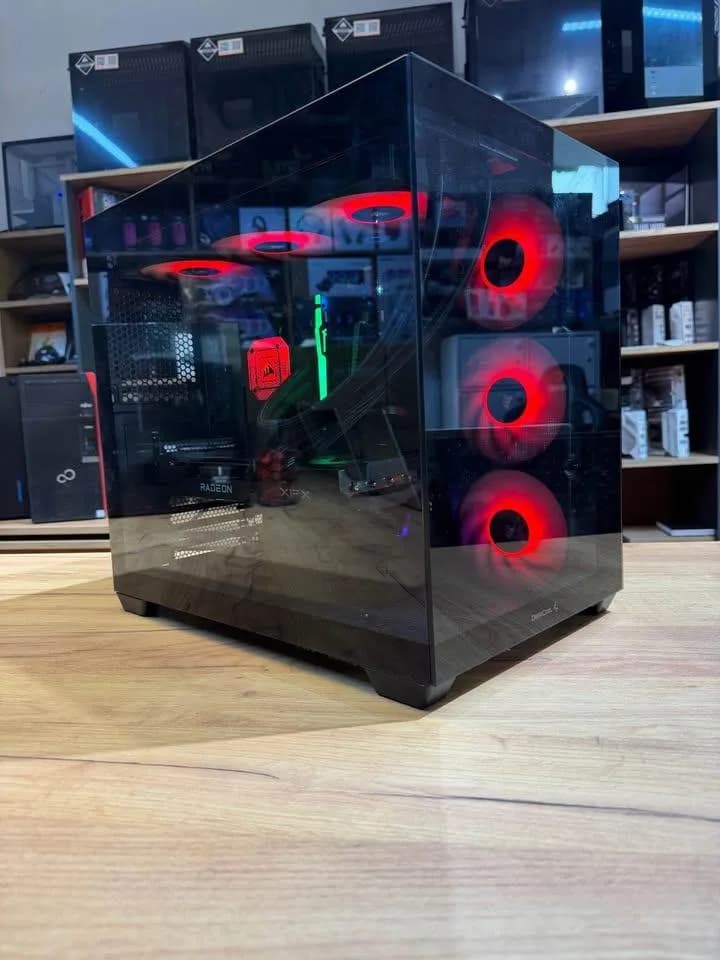 Gaming Setup - AMD Ryzen 7-9800X3D, AMD Radeon RX 6700 XT 12 GB, 16 GB RAM — foto 1 nga 7