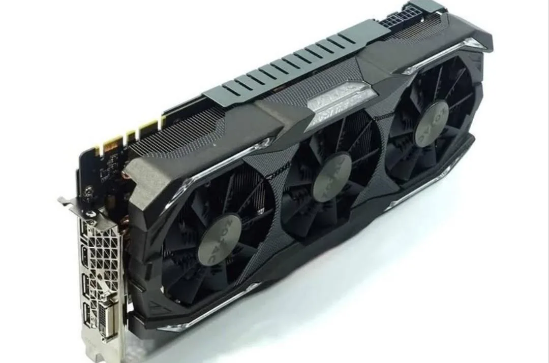 Kartë grafike ZOTAC GTX 1070 AMP Extreme 8 GB RGB, 3 ventilatorë — foto 1 nga 2